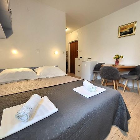 Mali Apartman U Centru Makarska Exteriör bild