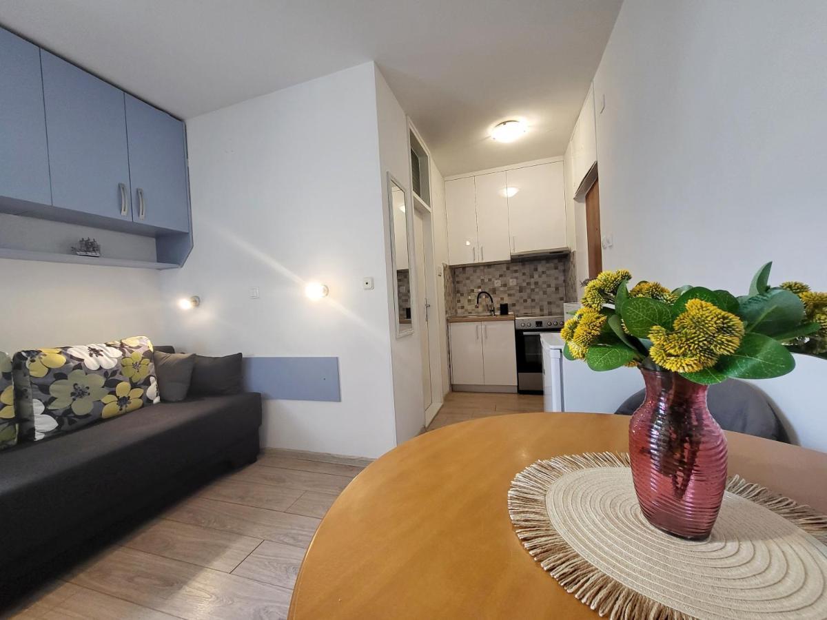 Mali Apartman U Centru Makarska Exteriör bild