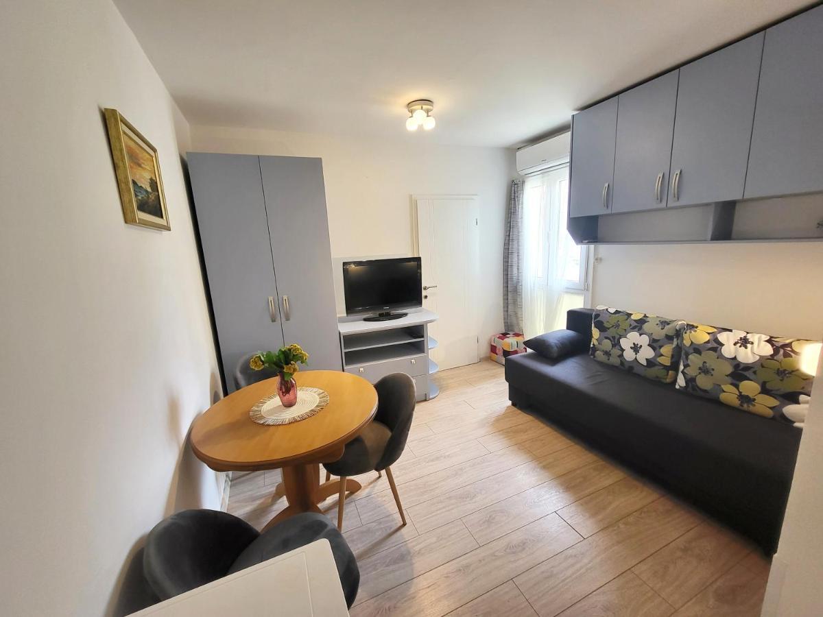 Mali Apartman U Centru Makarska Exteriör bild
