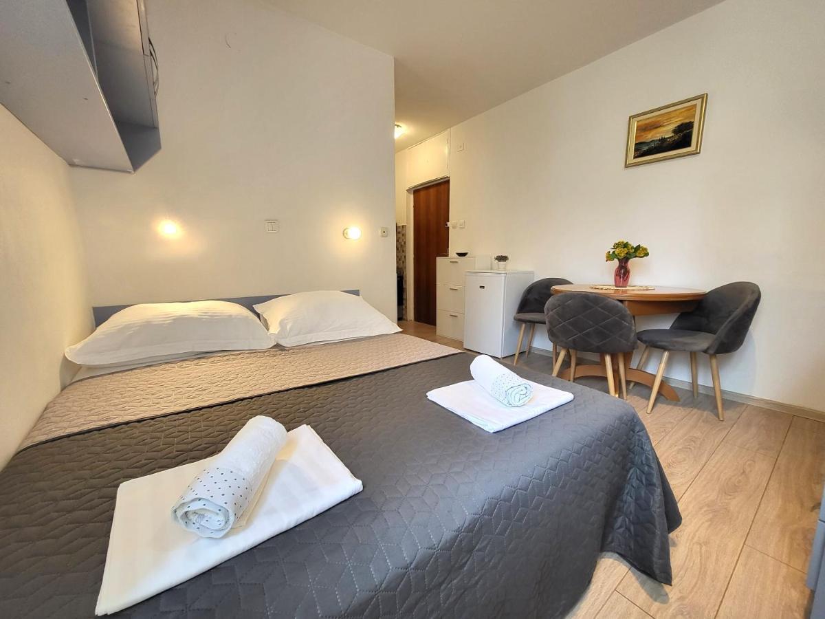 Mali Apartman U Centru Makarska Exteriör bild