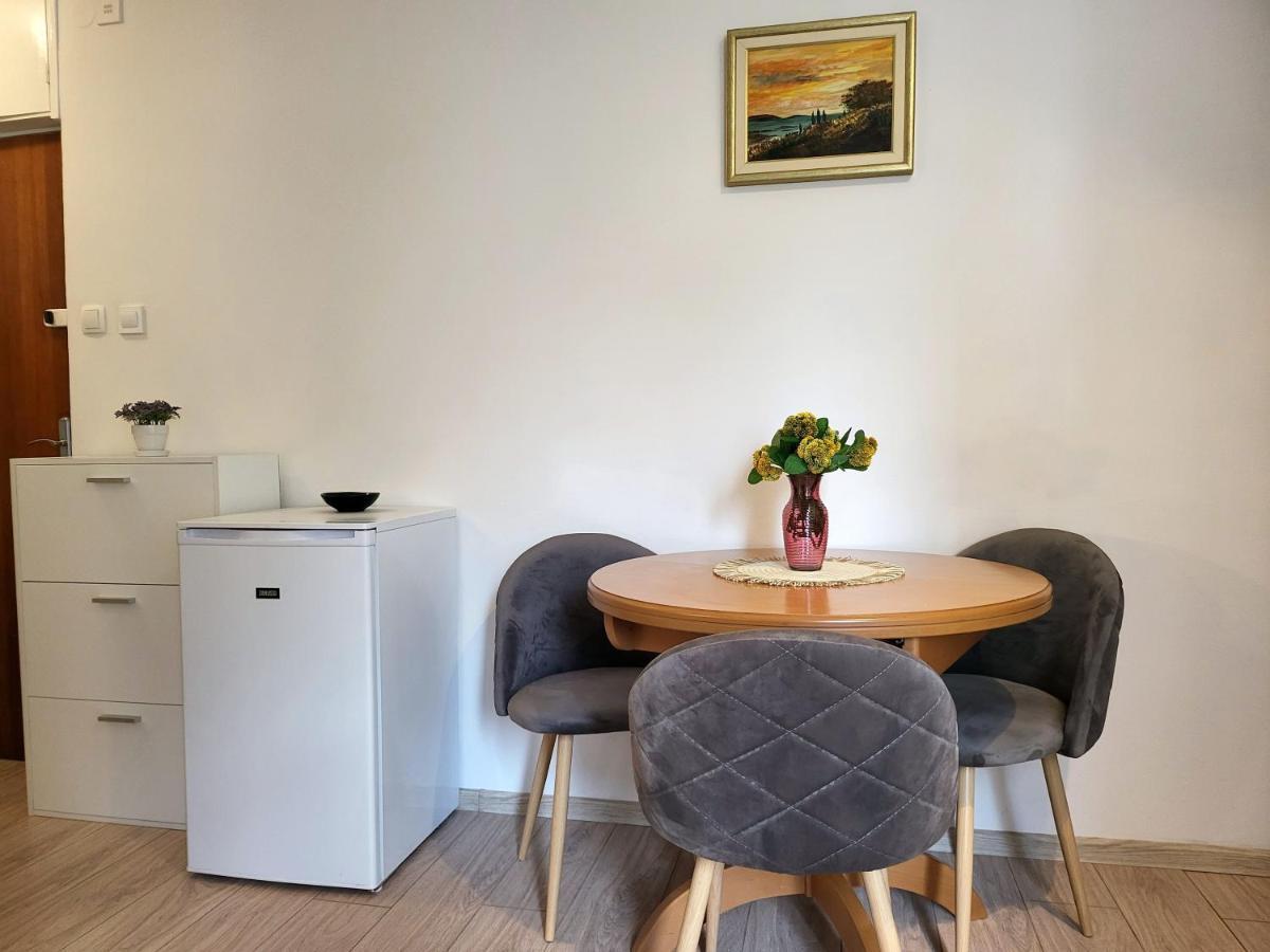 Mali Apartman U Centru Makarska Exteriör bild