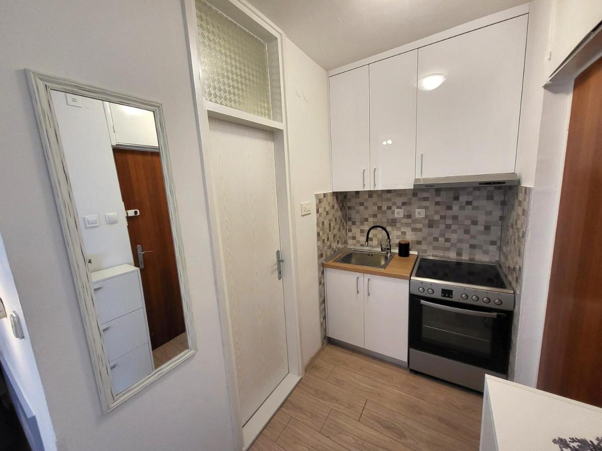 Mali Apartman U Centru Makarska Exteriör bild