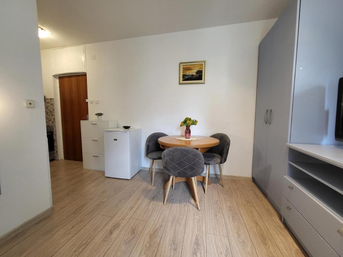 Mali Apartman U Centru Makarska Exteriör bild